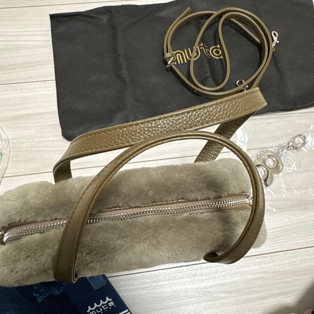 新品未使用　ムータ　ムートン　バッグ　muta レディース　バッグ　チャーム付き