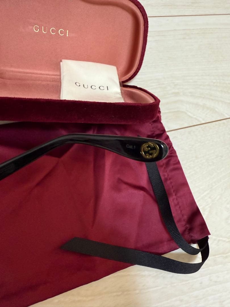GUCCI ブラック オーバーサイズサングラス ケース付き　GUCCI正規店購入