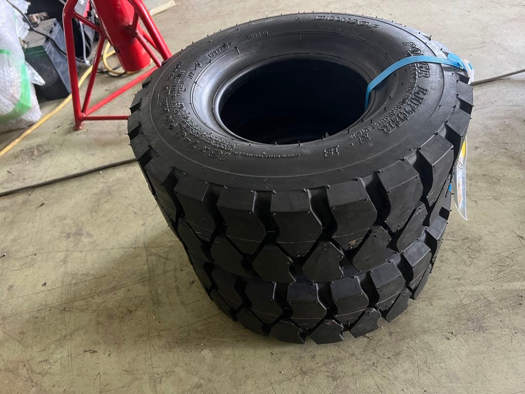 フォークリフト　タイヤ　18x7-8 10PR 2本セット　新品