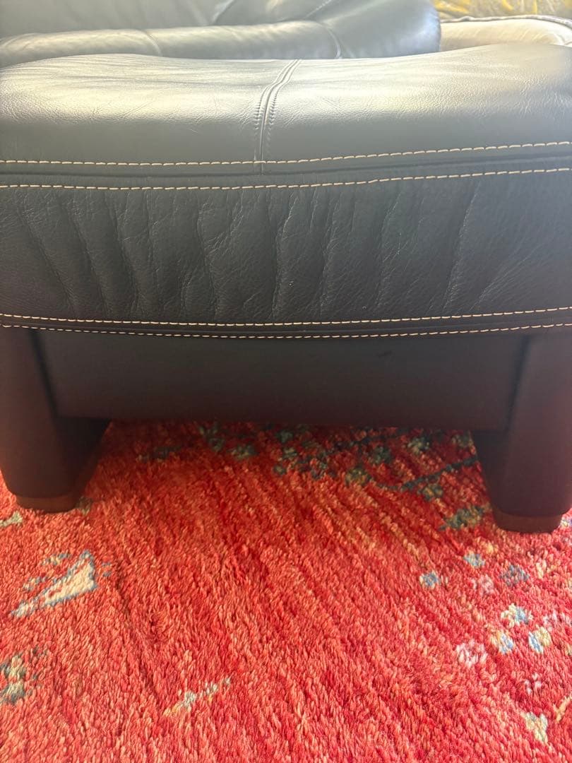 カリモク オットマン　本革　 ZT7306Ｋ001 ブラック