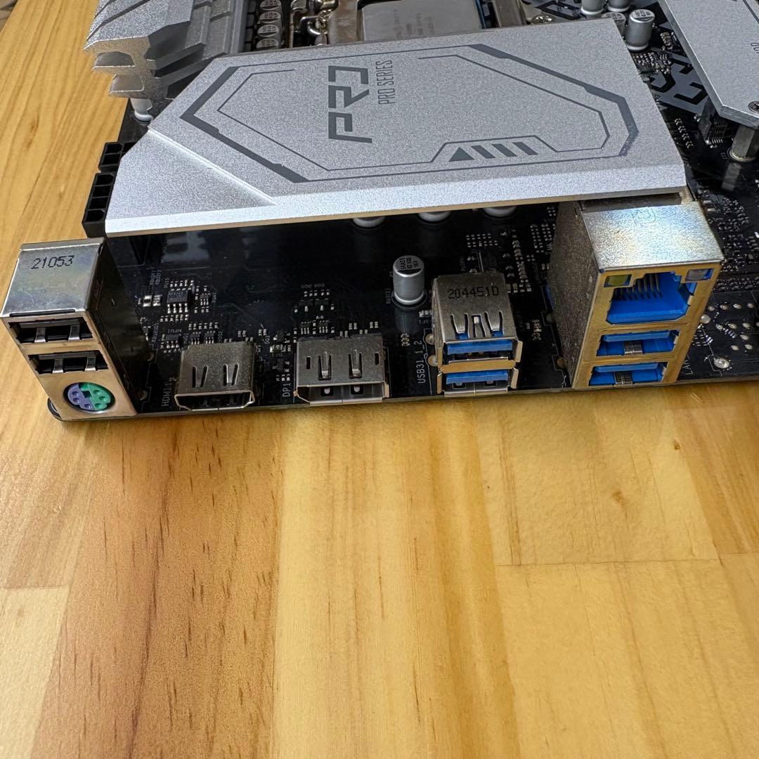 ひ*ン様 【正常動作】intel core i9-11900K マザボ Z590