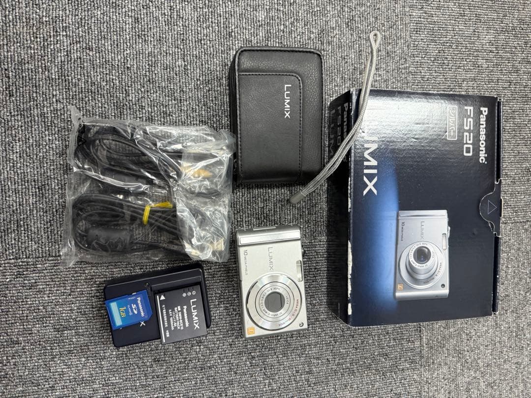 鰻*様 Panasonic LUMIX DMC-FS20 シルバー (動作確認