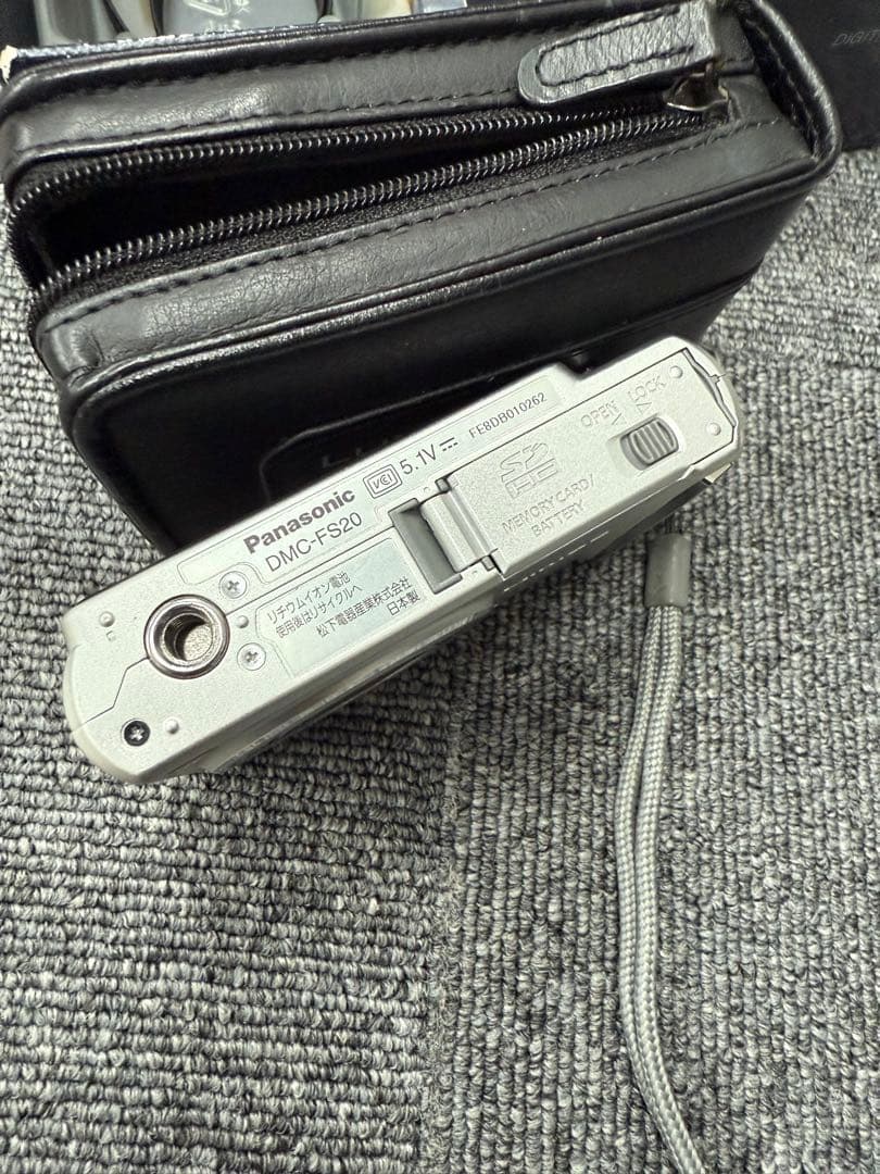 鰻*様 Panasonic LUMIX DMC-FS20 シルバー (動作確認
