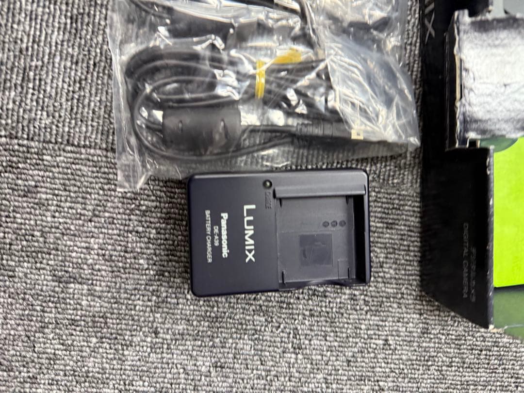 鰻*様 Panasonic LUMIX DMC-FS20 シルバー (動作確認