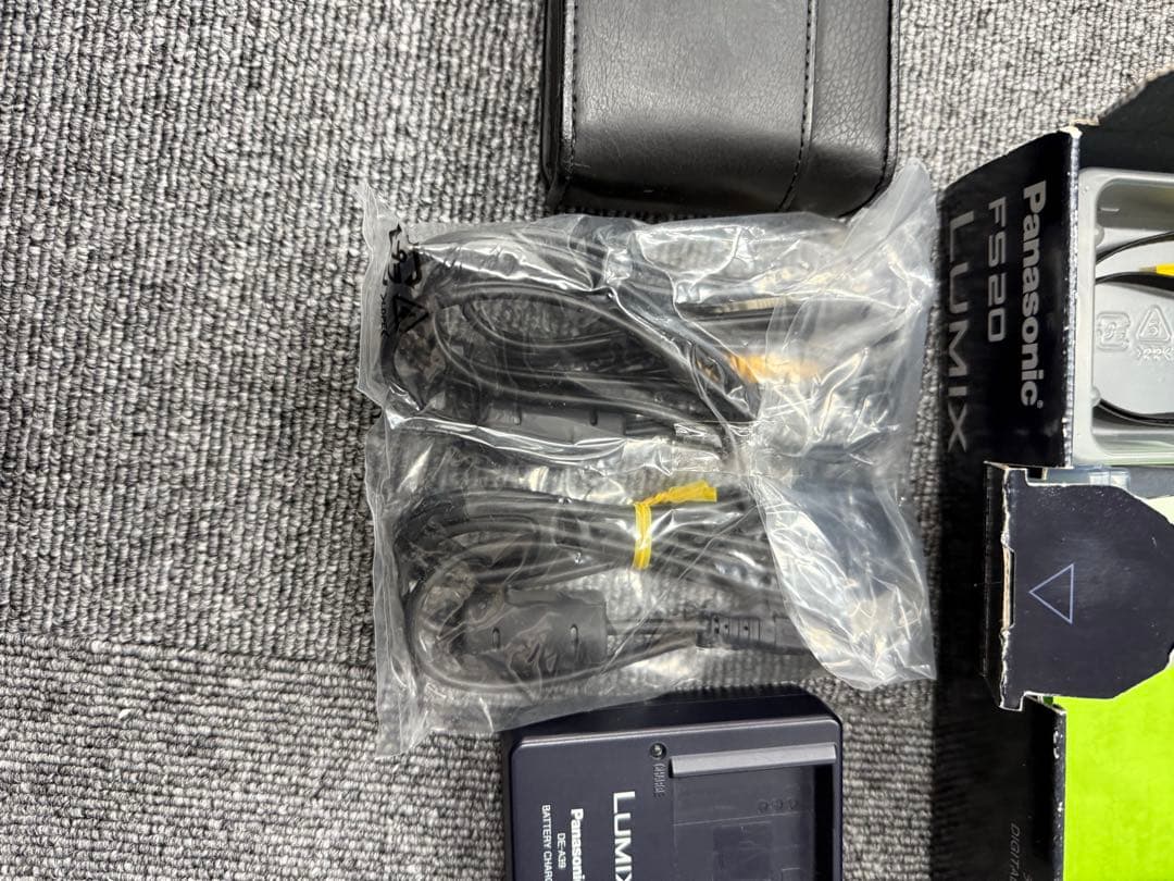 鰻*様 Panasonic LUMIX DMC-FS20 シルバー (動作確認