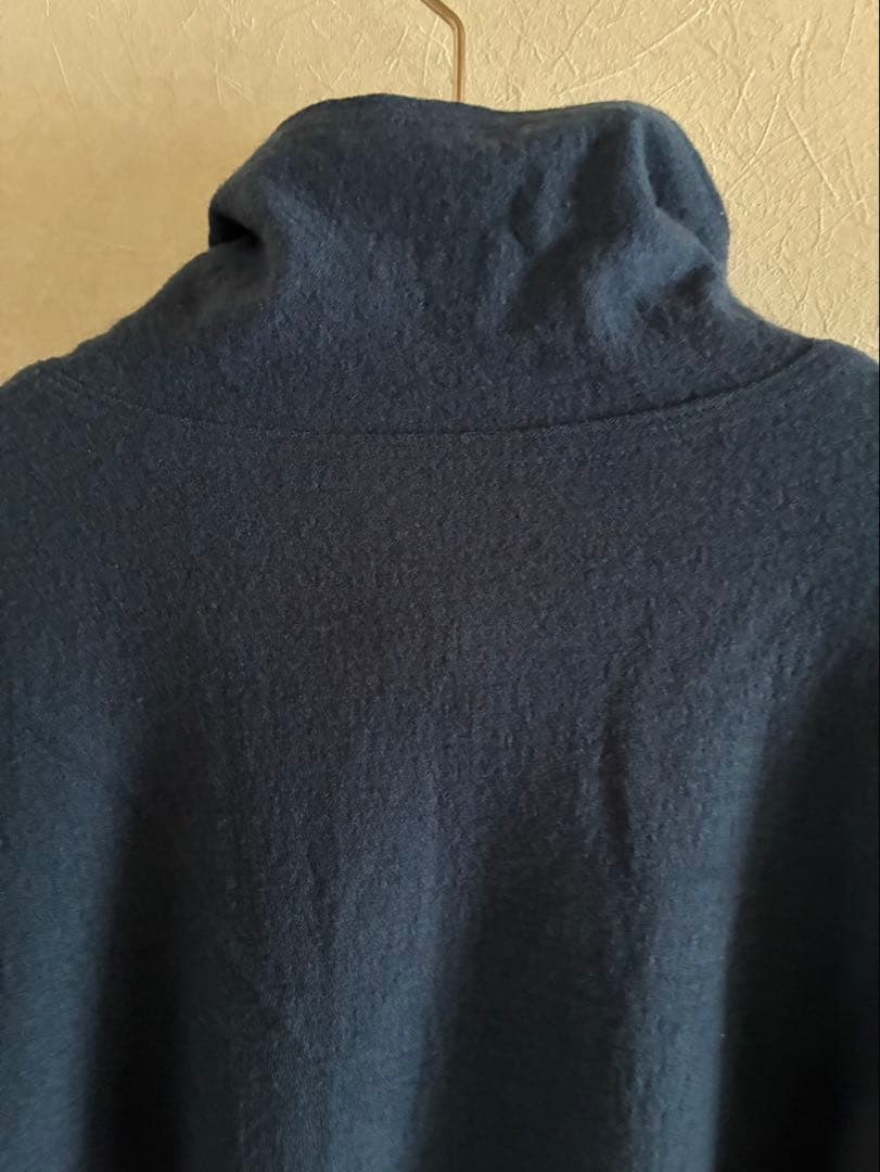 ヨーガンレール　2024未使用 薄手フェルトのハイネックプルオーバー