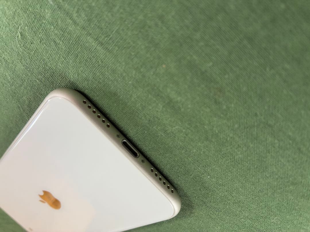 Apple iPhone SE (第3世代) ホワイト SIMフリー