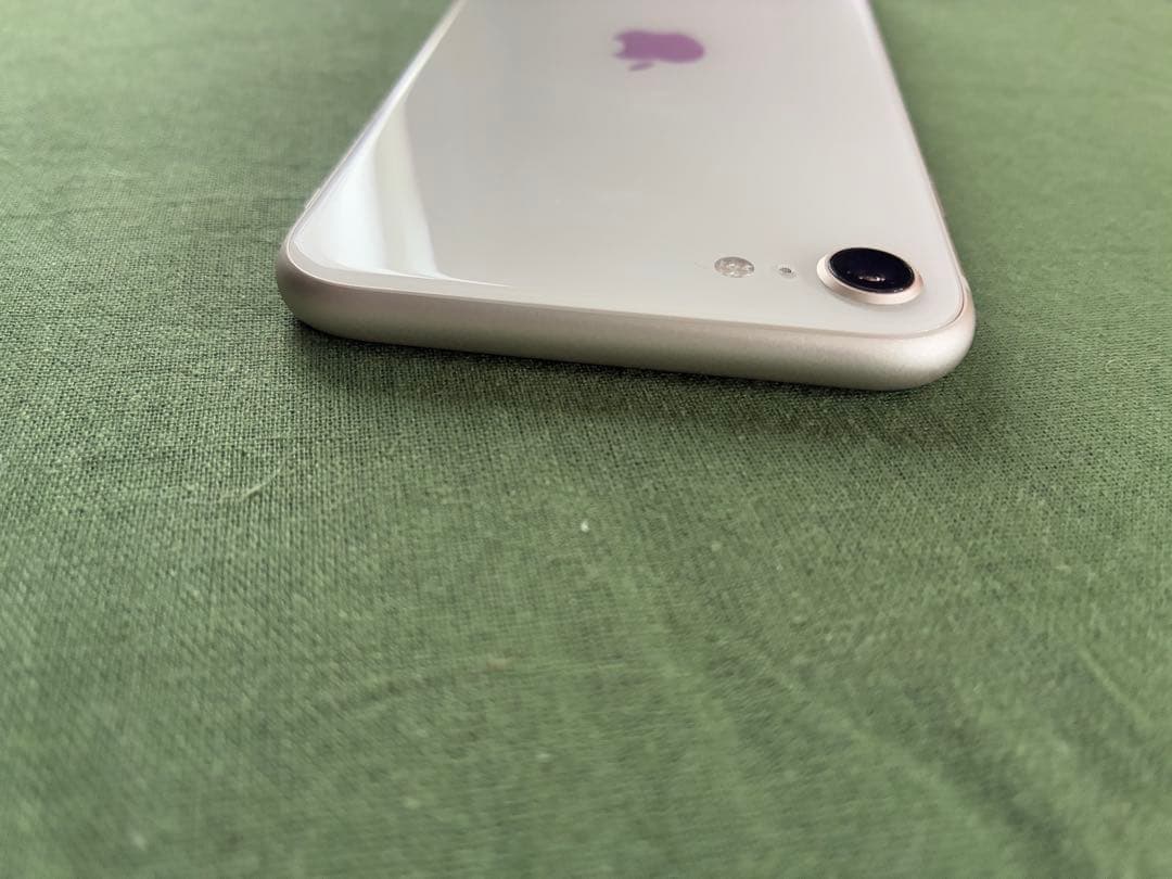 Apple iPhone SE (第3世代) ホワイト SIMフリー