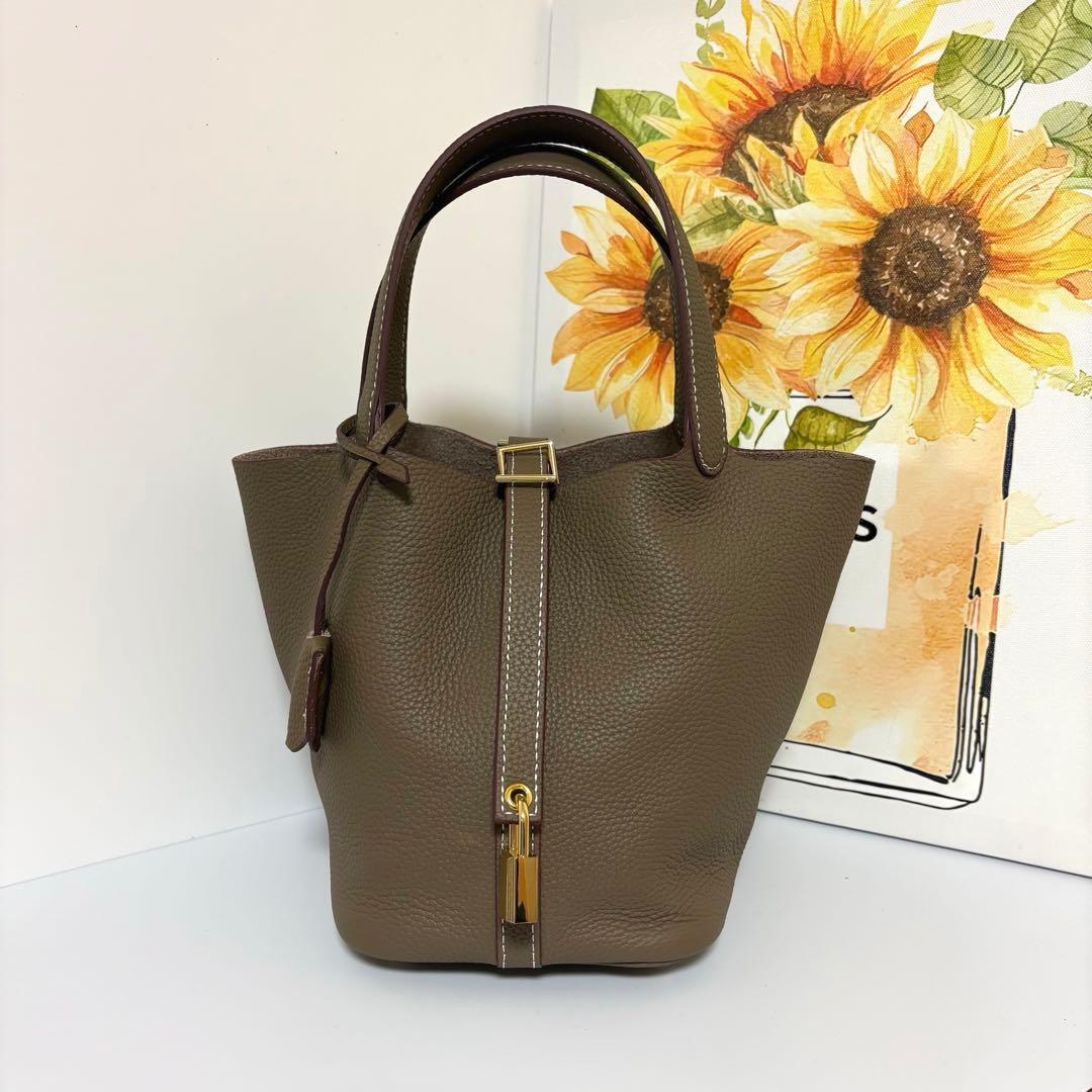 未使用品☆本革キューブバッグ グレージュ インナーバッグ付き　南京錠