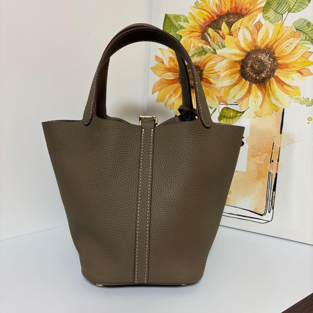 未使用品☆本革キューブバッグ グレージュ インナーバッグ付き　南京錠