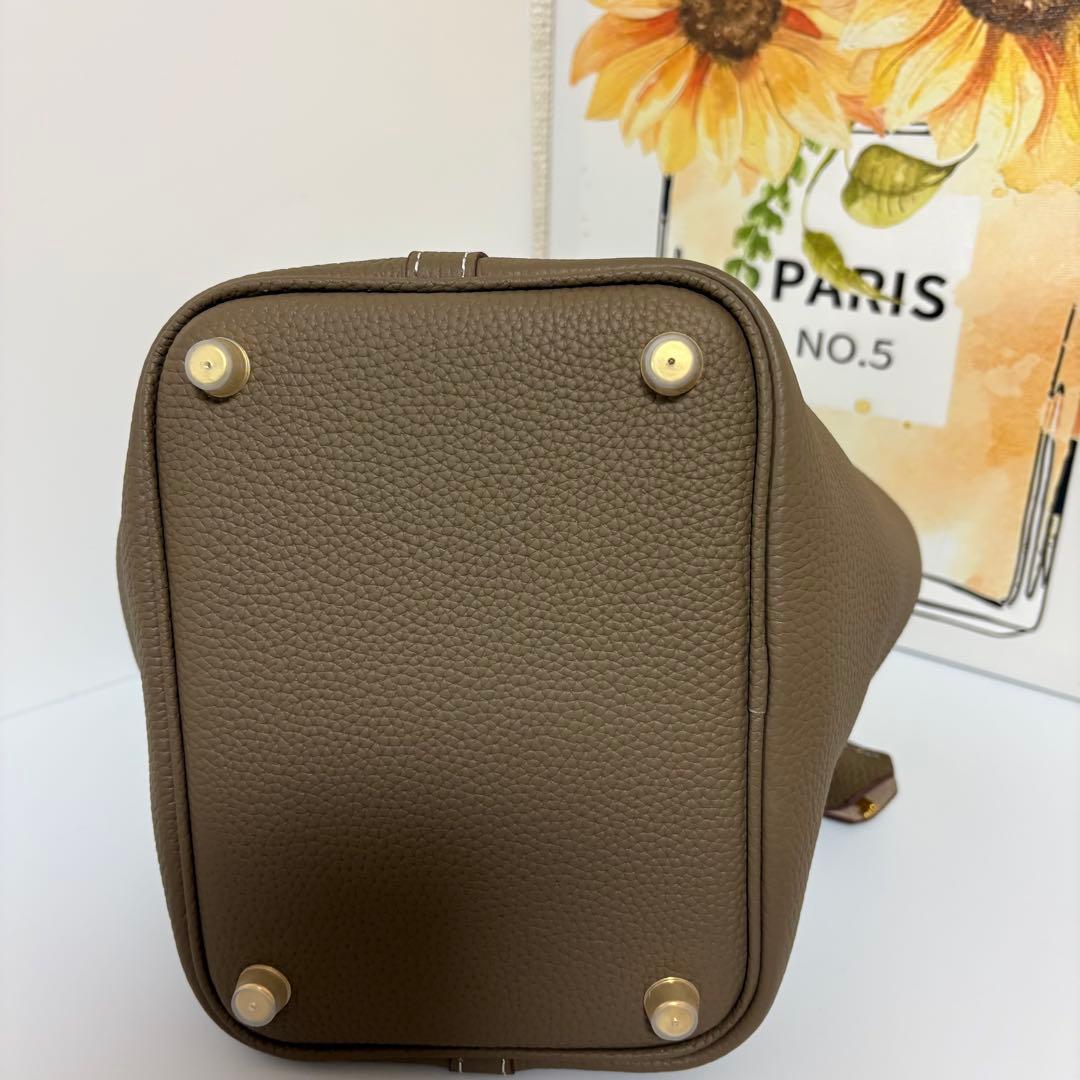 未使用品☆本革キューブバッグ グレージュ インナーバッグ付き　南京錠