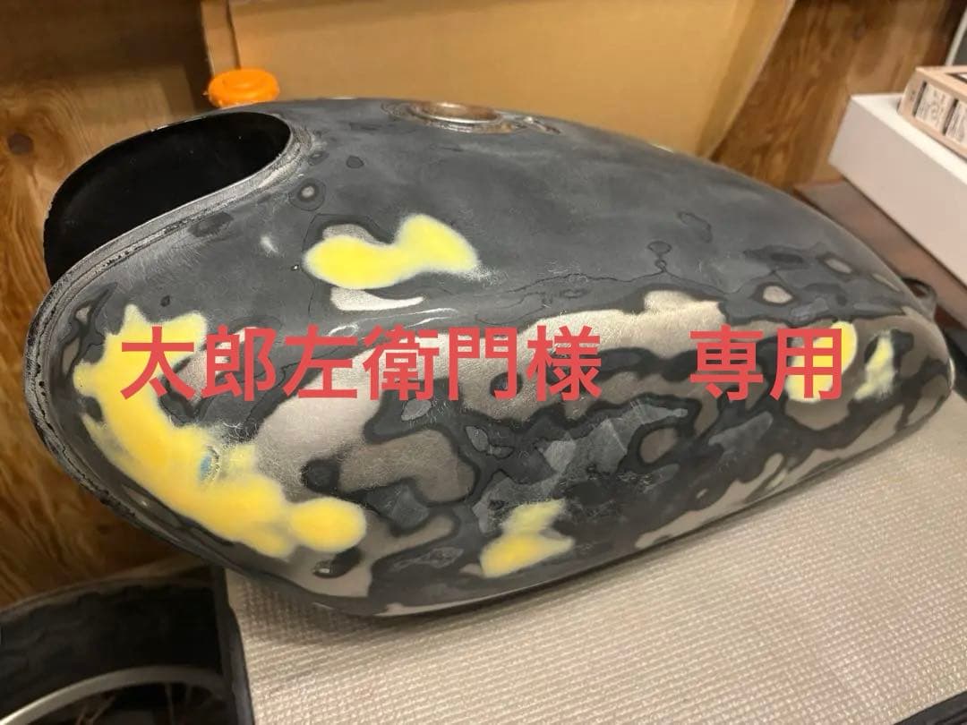 バイク用タンク 修理中 未塗装