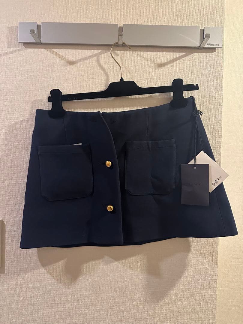 PRADA ネイビー ミニスカート　※ボタン外れあり