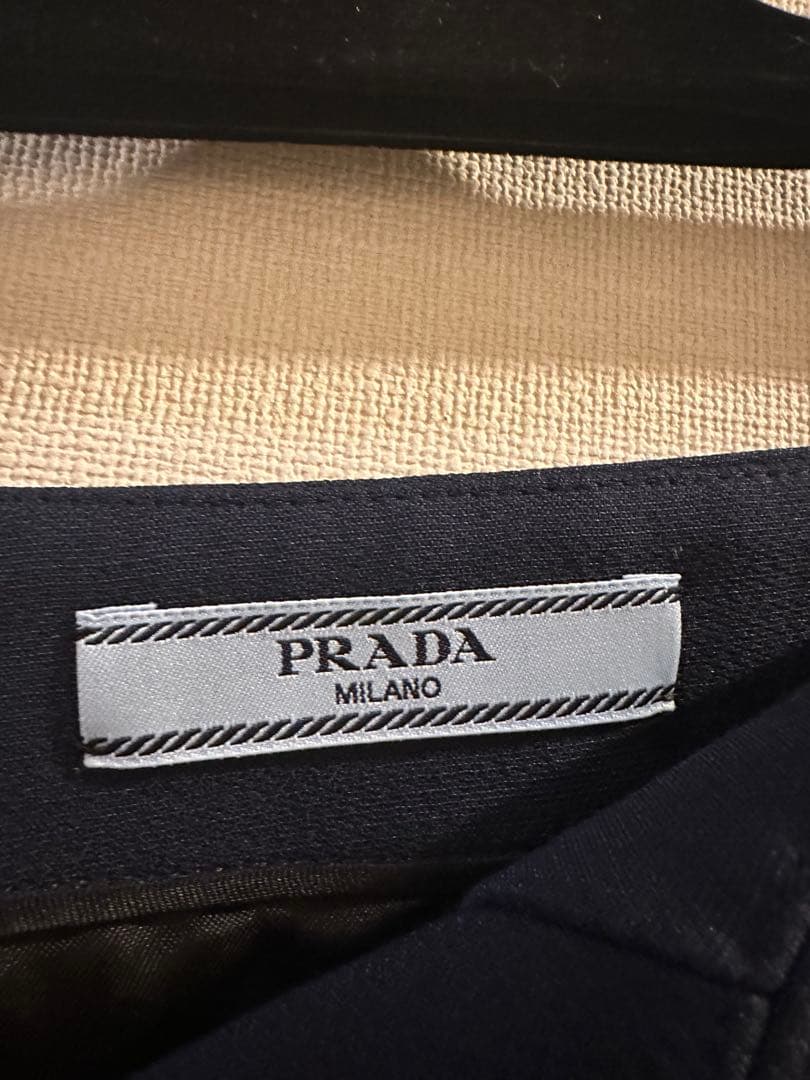 PRADA ネイビー ミニスカート　※ボタン外れあり