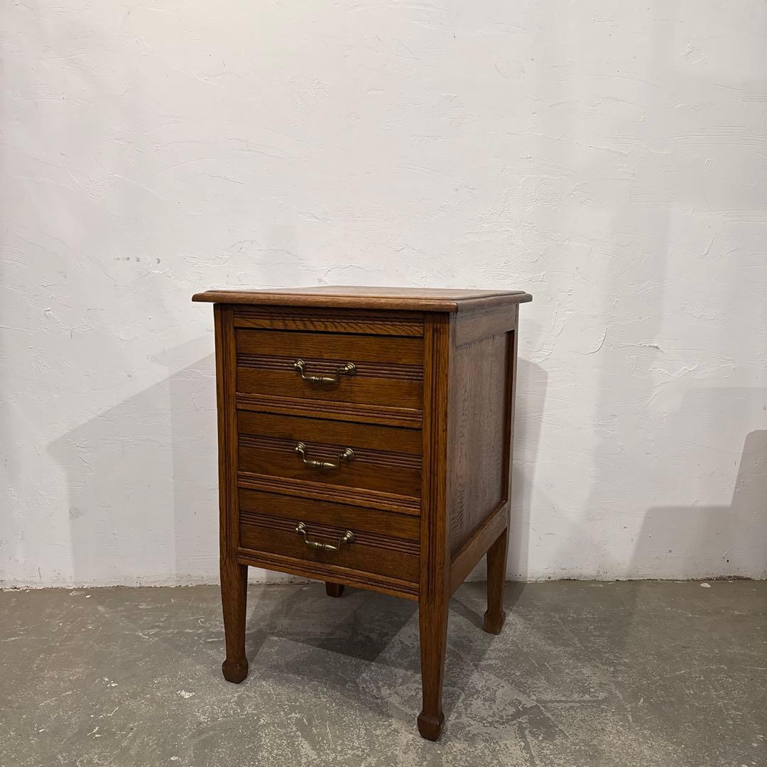 ヴィンテージ　木製サイドテーブル　3段引き出し付き