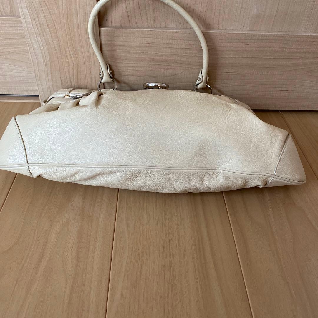 フェラガモ　バック