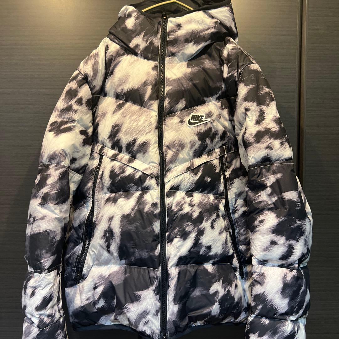 Nike ダウンジャケット 白黒タイダイ柄 フード付き 短丈ダウン