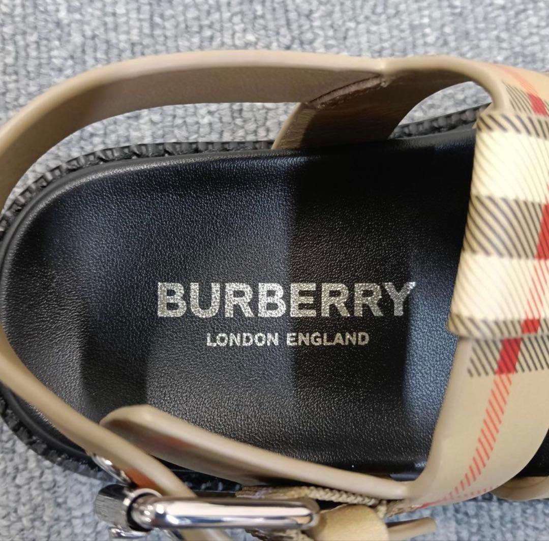 BURBERRY ベージュ ブラック サンダル