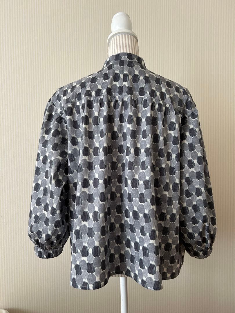 ハンドメイド　リバティタナローン生地使用バンドカラーブラウス