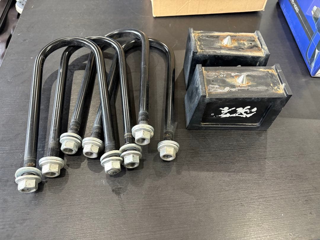 ハイエース　玄武　ローダウンブロック　3インチ