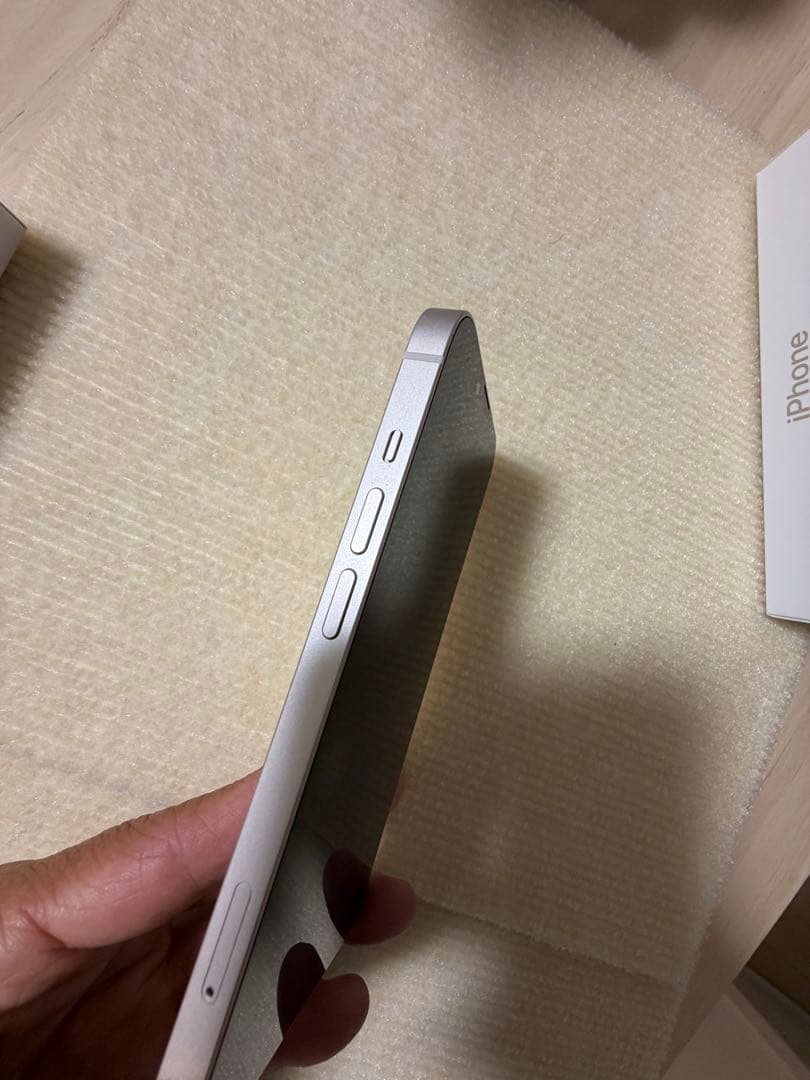 ③Apple iPhone 13 ホワイト 本体