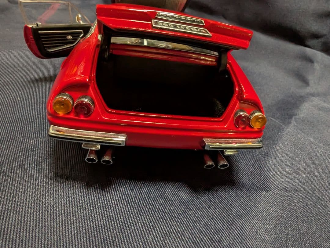 京商1/18Ferrari 365 GTB/4 赤 ミニカー
