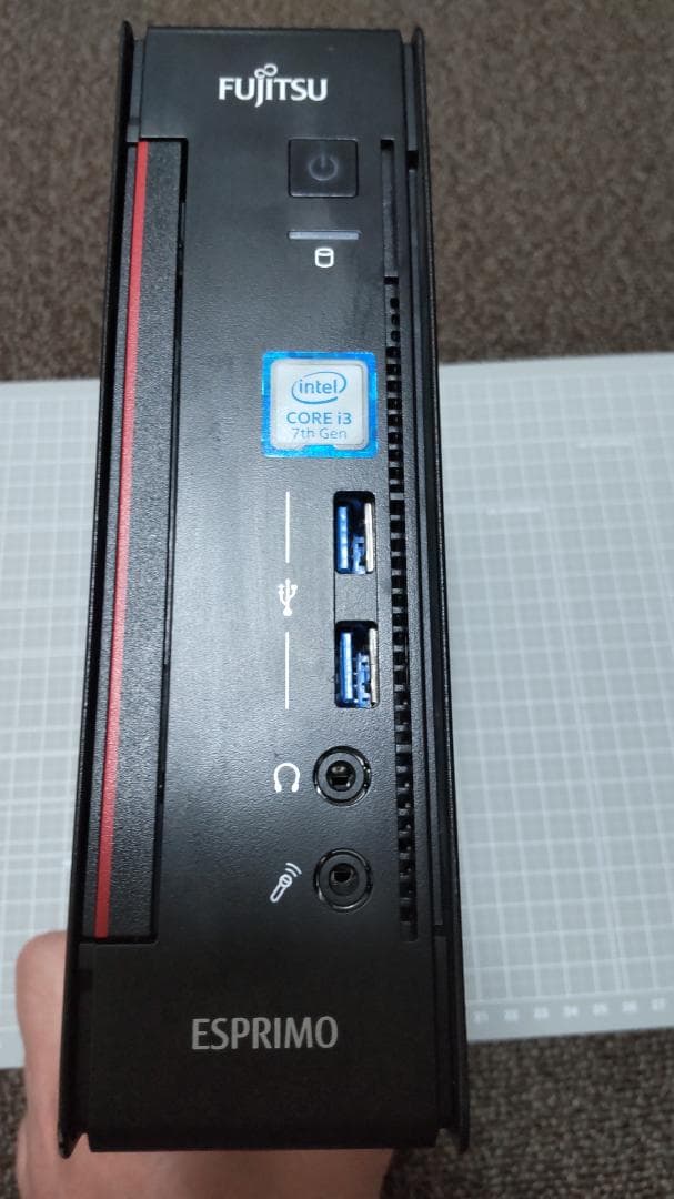 富士通 ESPRIMO Q556/R と Q556/P の２台