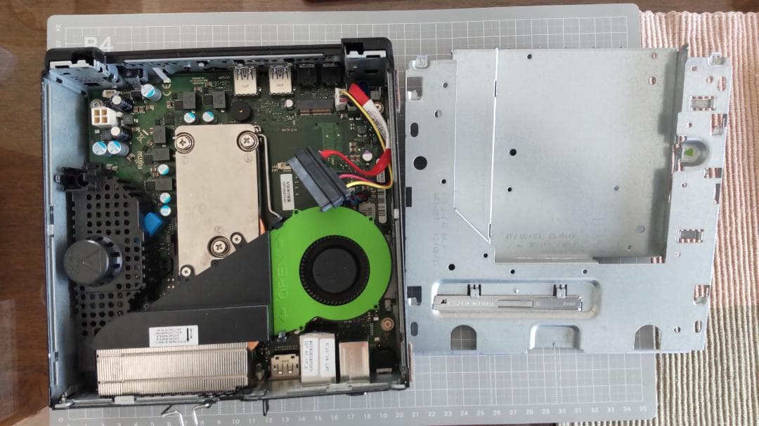 富士通 ESPRIMO Q556/R と Q556/P の２台