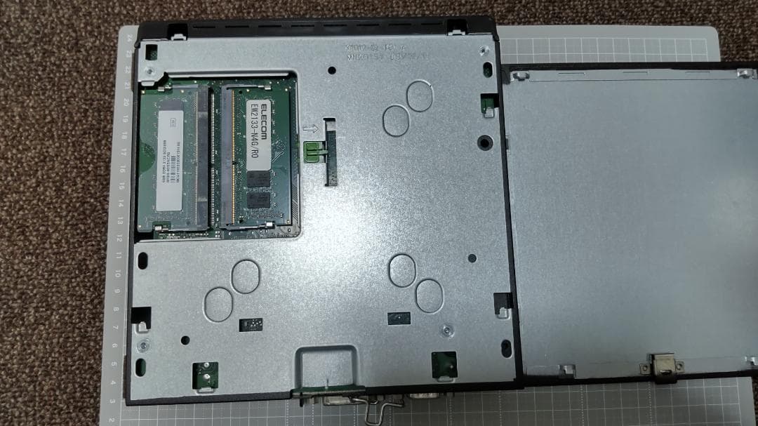 富士通 ESPRIMO Q556/R と Q556/P の２台