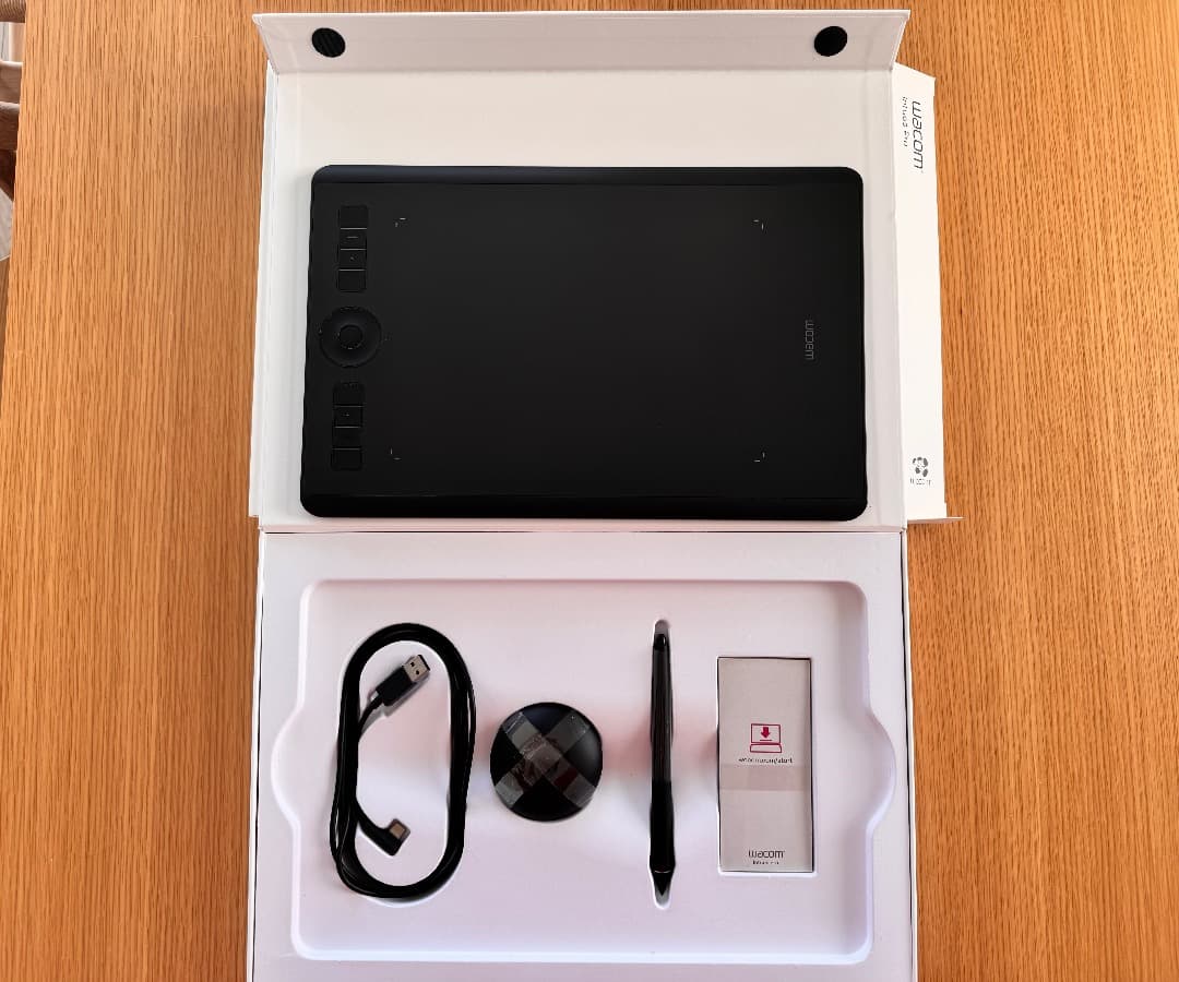 Wacom Intuos Pro PTH-660 / Mサイズ ペンタブレット