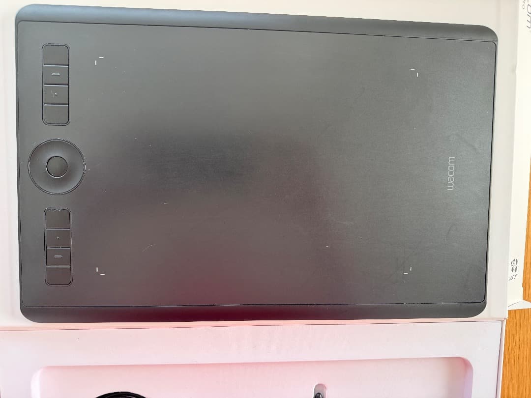 Wacom Intuos Pro PTH-660 / Mサイズ ペンタブレット