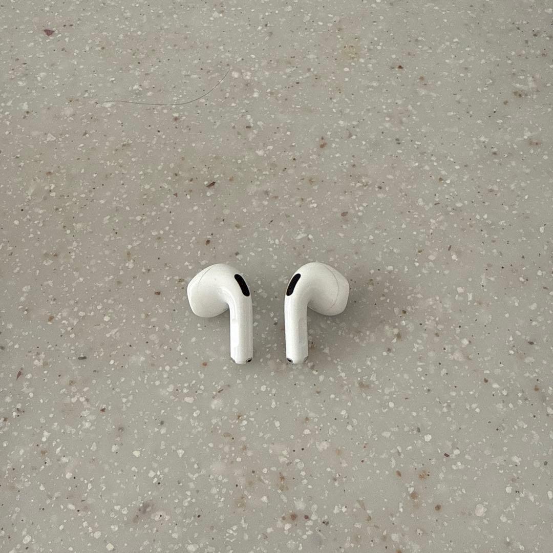 AirPods4 イヤフォンのみ。本体無し。