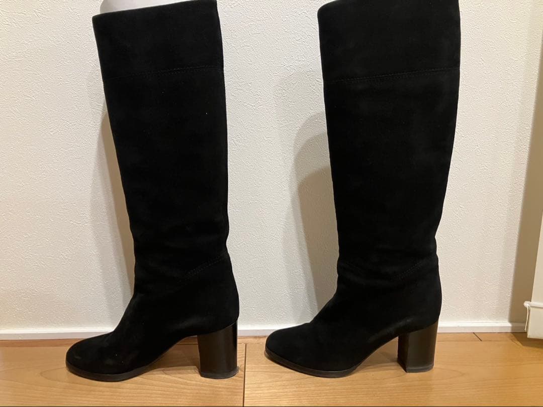 Christian Louboutin黒スウェードsize35ハーフ