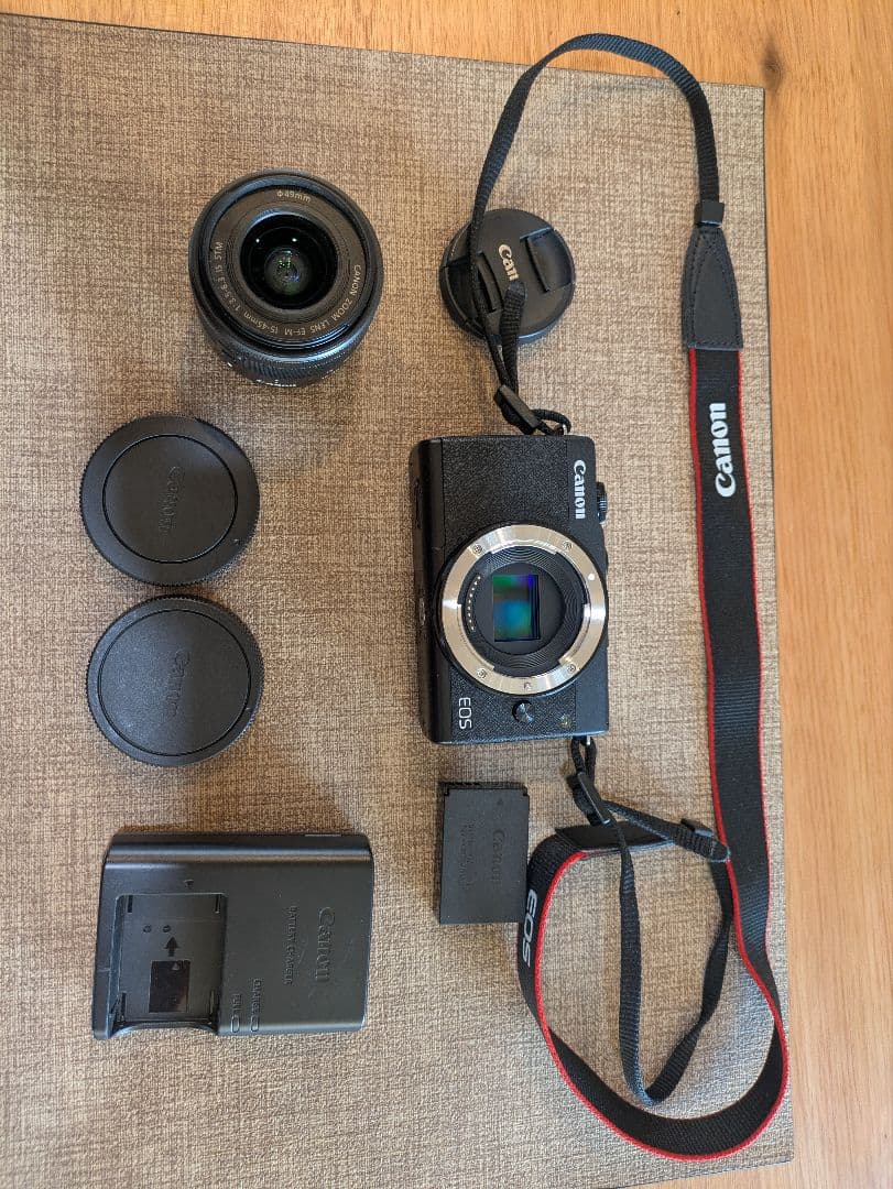 Canon EOS M200 バッテリーパック、レンズ、レンズカバー、充電器付き