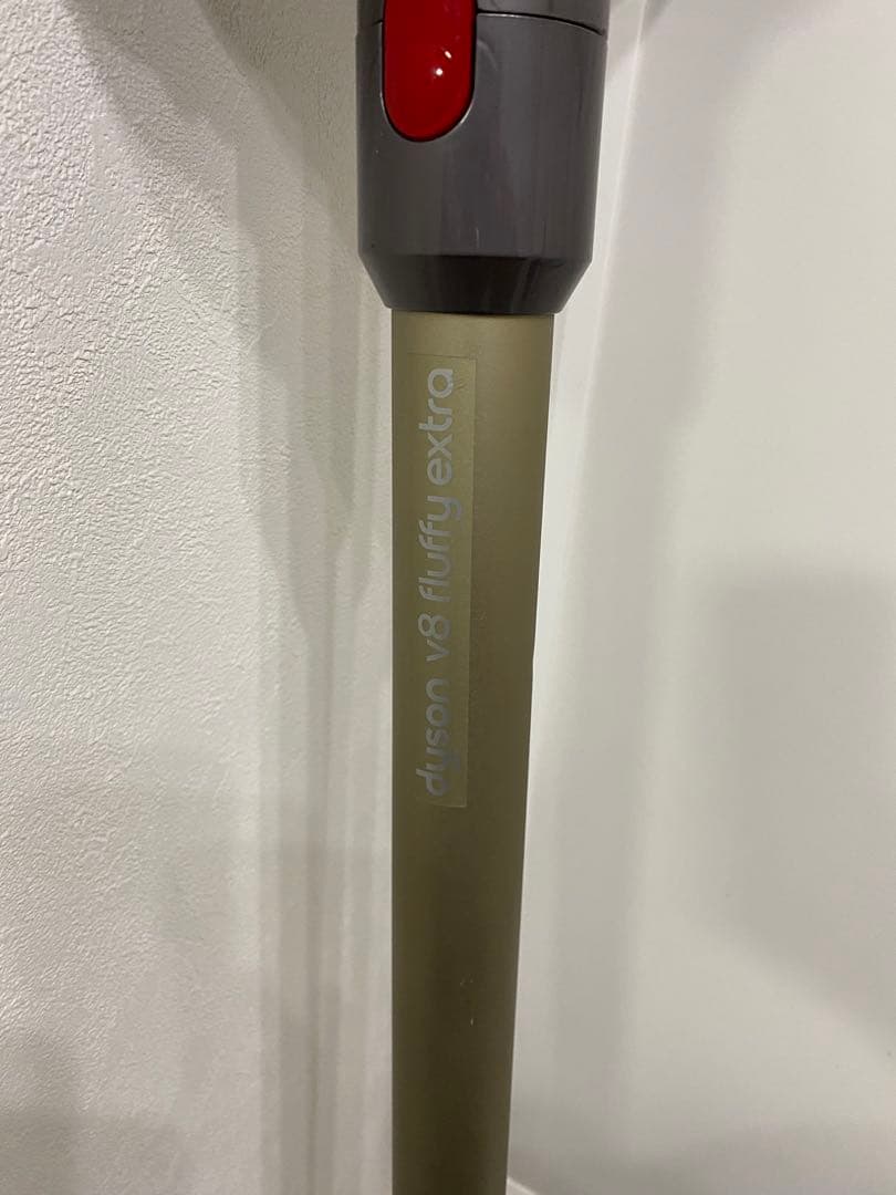 Dyson V8 　コードレスクリーナー　掃除機　sv10