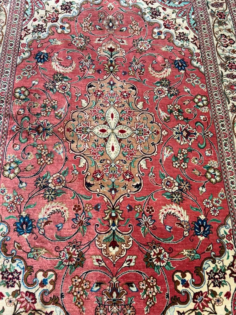 専用　マラゲ産　シルク　ペルシャ絨毯　122✖️79cm け東7-1217