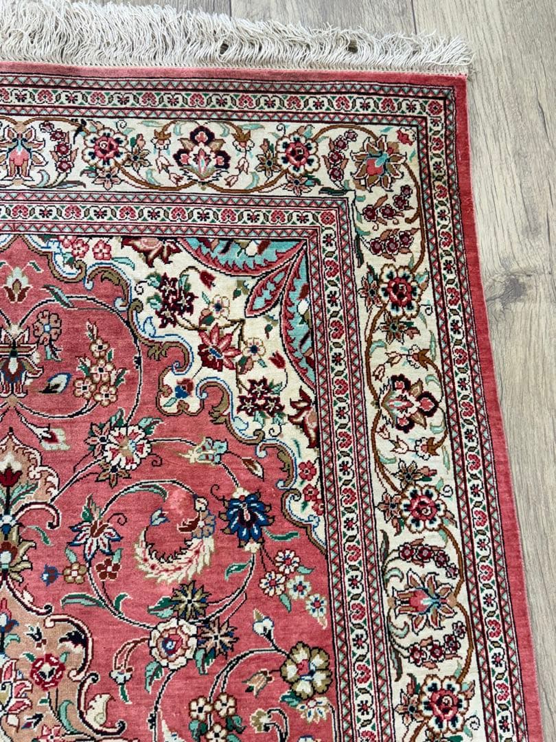 専用　マラゲ産　シルク　ペルシャ絨毯　122✖️79cm け東7-1217