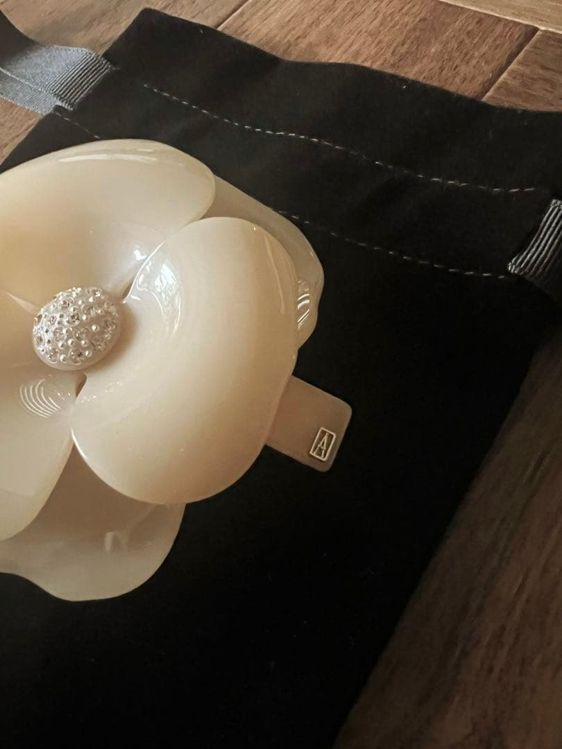 試着のみ　ALEXANDRE DE PARIS フラワーバレッタ