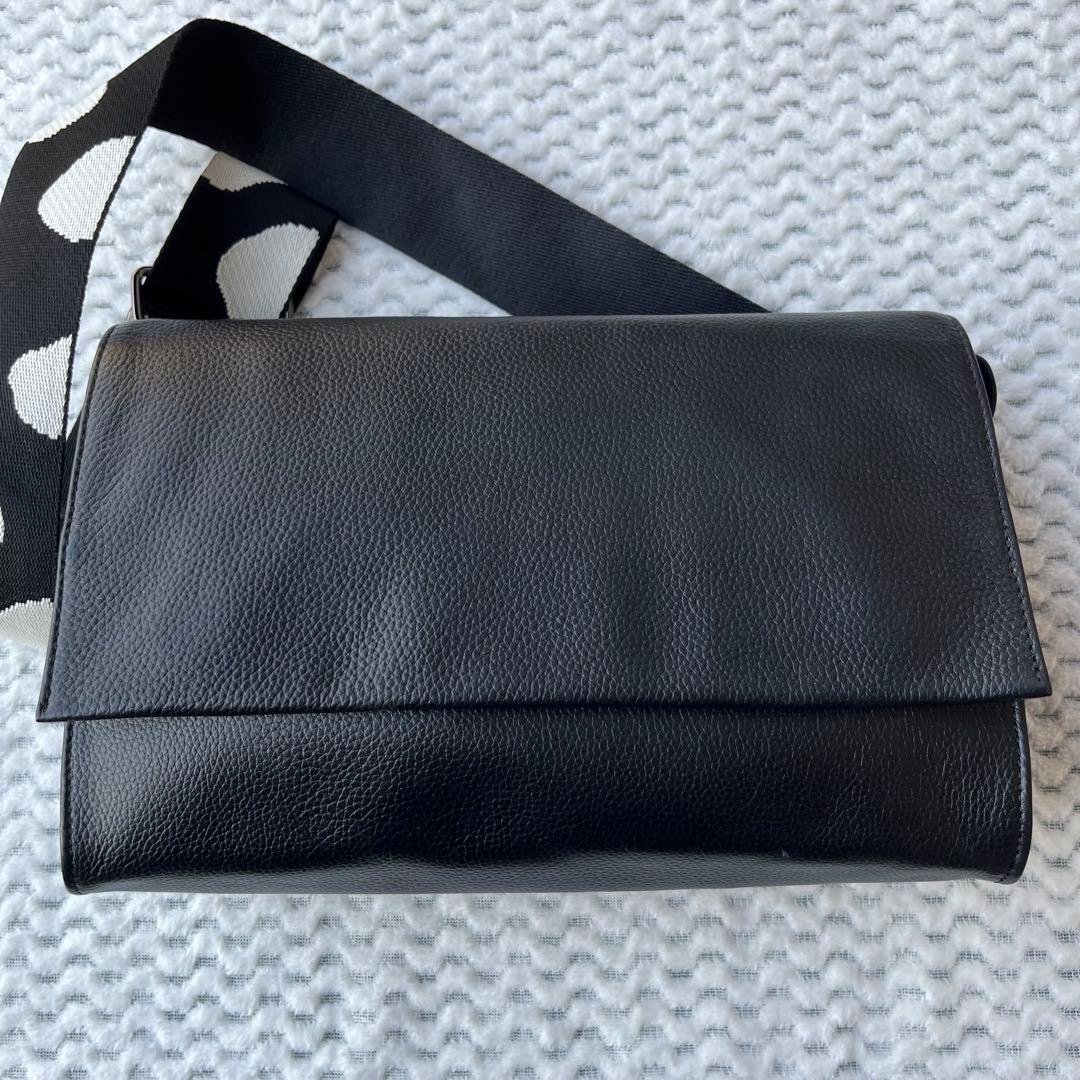 【美品】イアパピヨネ 柄ワイドテープショルダーバッグ　ダルメシアン ボディバッグ