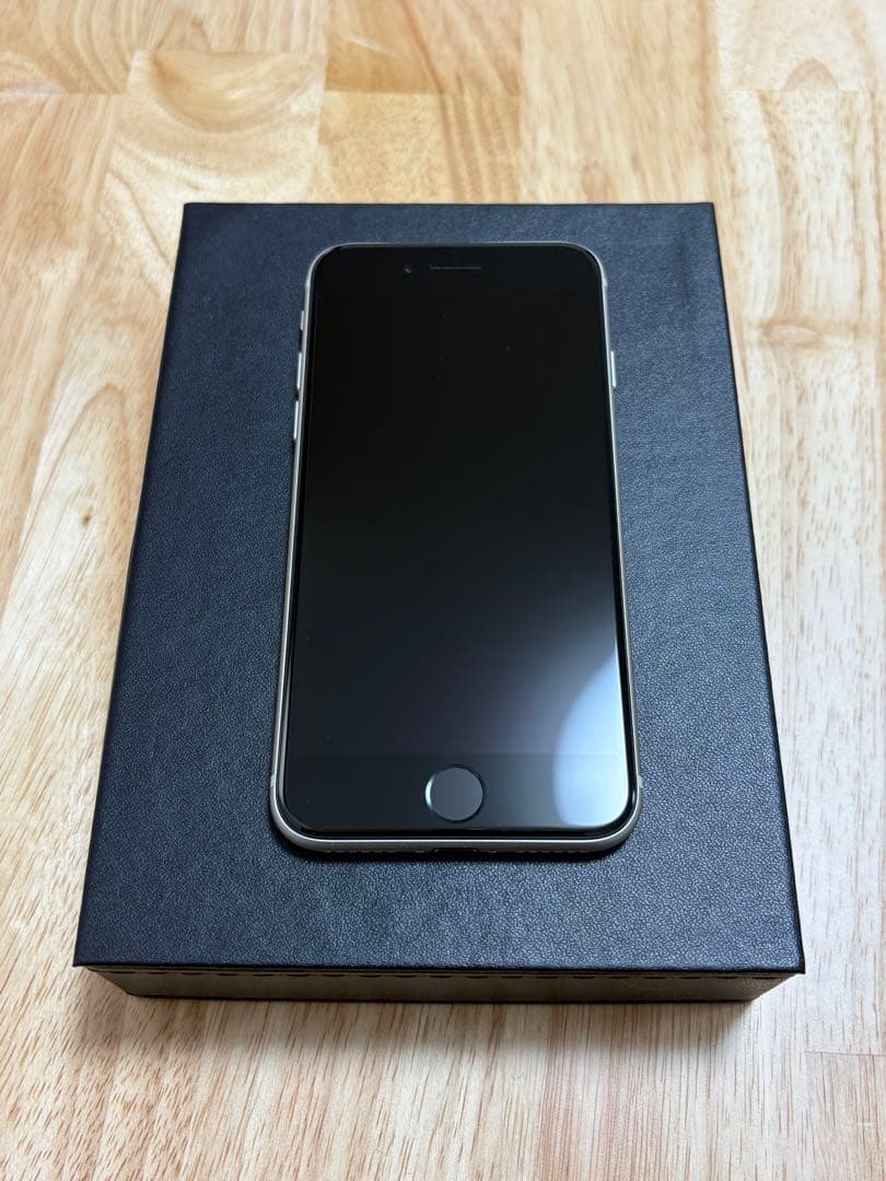 超美品　傷なし　iPhone SE 第三世代　⑤