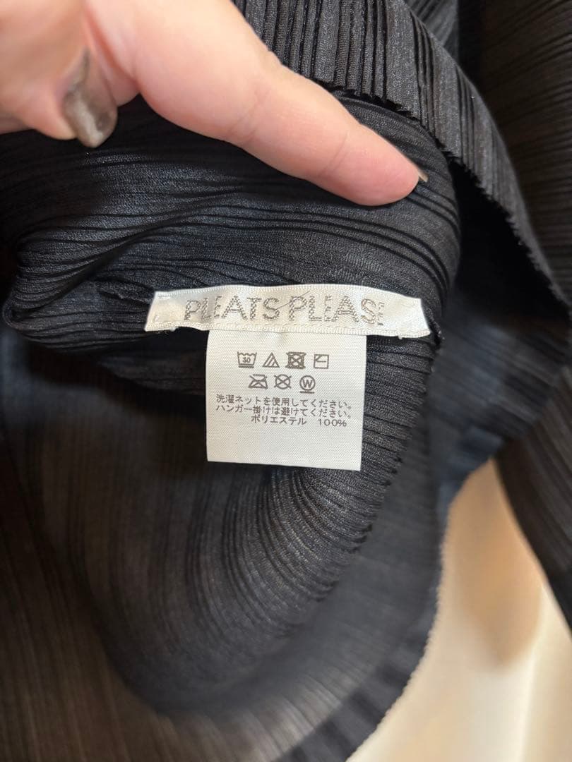 pleats please トップス　ブラック