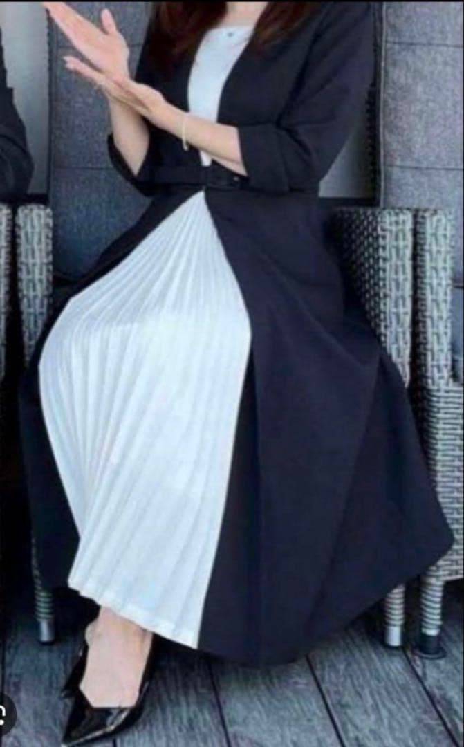 【送料込】ストロベリーフィールズセンタープリーツワンピース黒　佳子様　卒業入学式