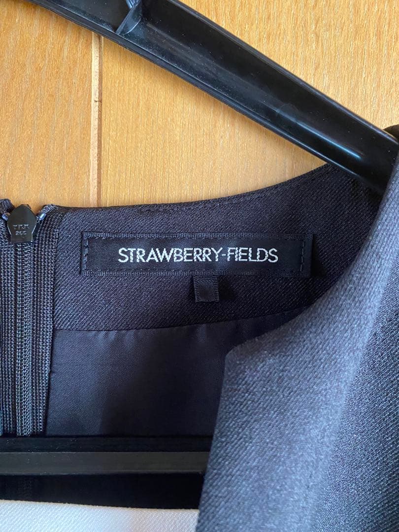 【送料込】ストロベリーフィールズセンタープリーツワンピース黒　佳子様　卒業入学式