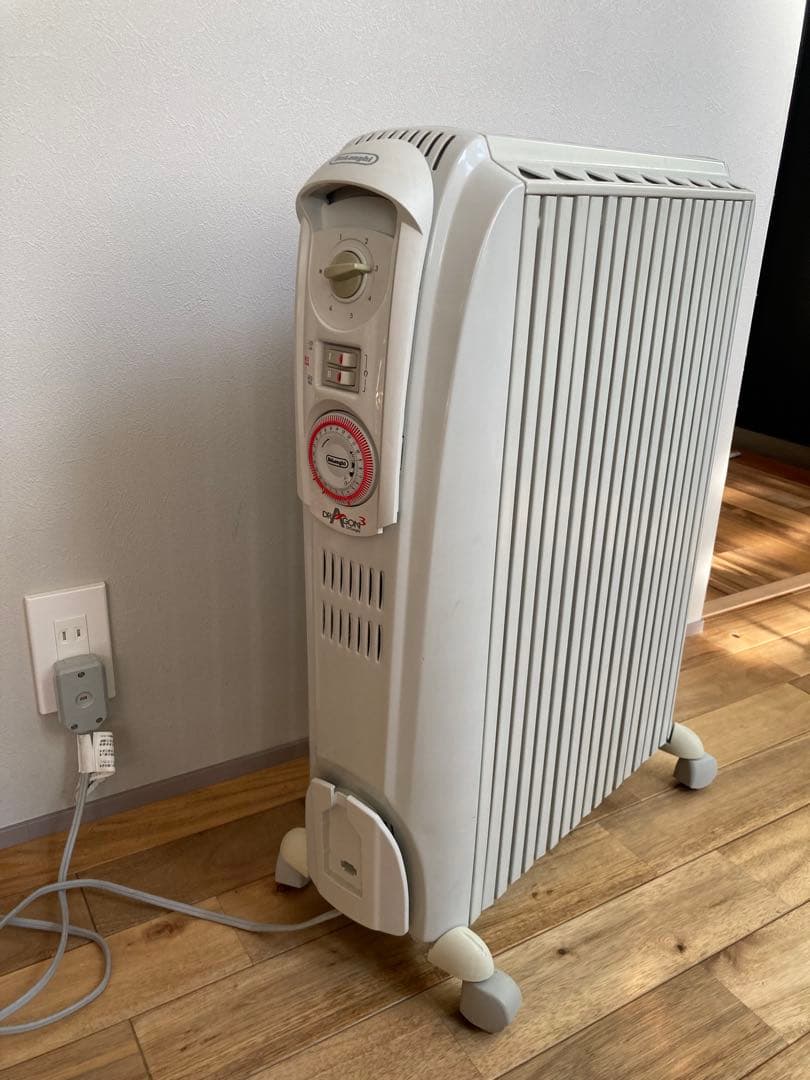 DeLonghi デロンギ　オイルヒーター D091549EFS 1500W