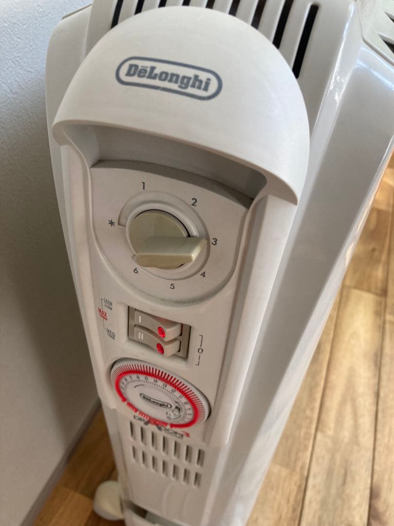 DeLonghi デロンギ　オイルヒーター D091549EFS 1500W