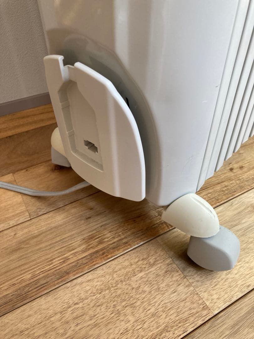 DeLonghi デロンギ　オイルヒーター D091549EFS 1500W