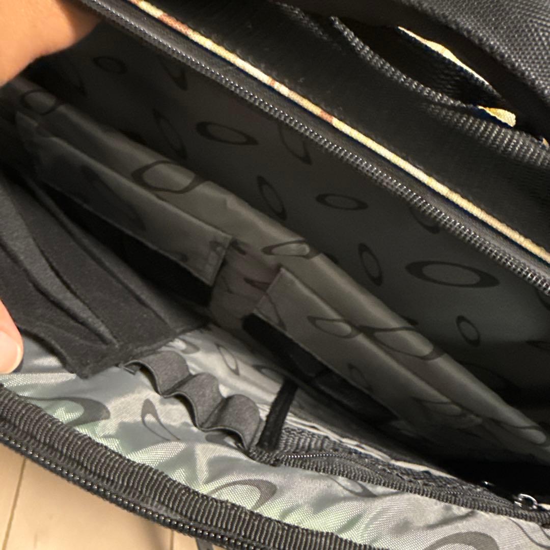 【希少】オークリー　迷彩　カモフラ　ビジネスバッグ　2way 多収納PCバック