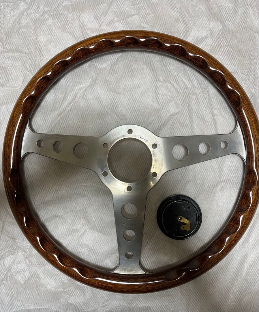 Momo Super Indy ステアリングホイール