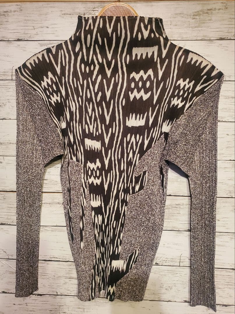 ISSEY MIYAKE プリーツプリーズ 長袖 ハイネック