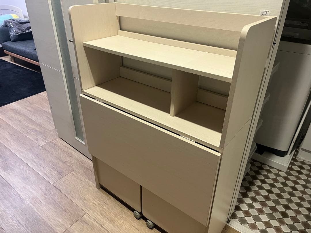 ニトリ　ホワイト折りたたみ式デスク